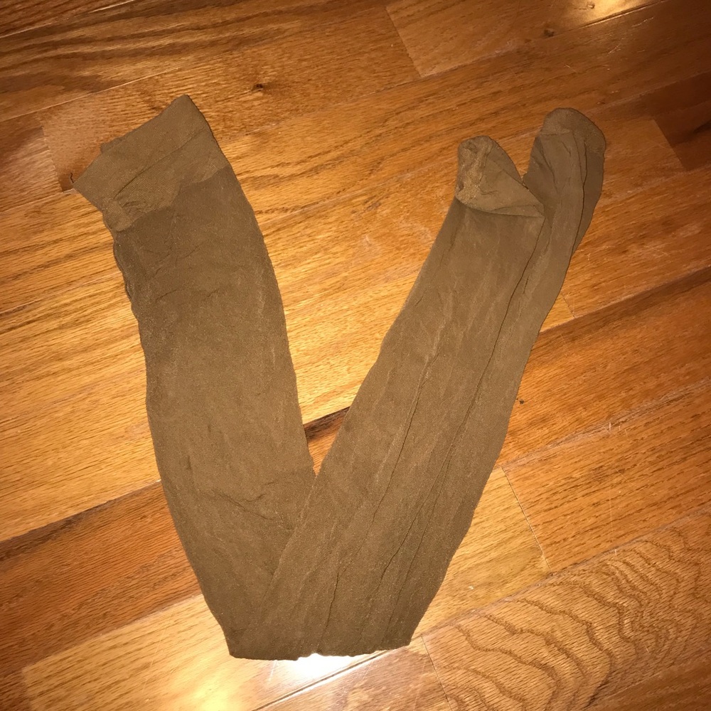Hooters Uniform! - Picture 3 of 4